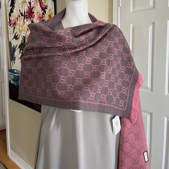 Gucci GG Wool Scarf in Graphite/Pink - Picture 3 of 14